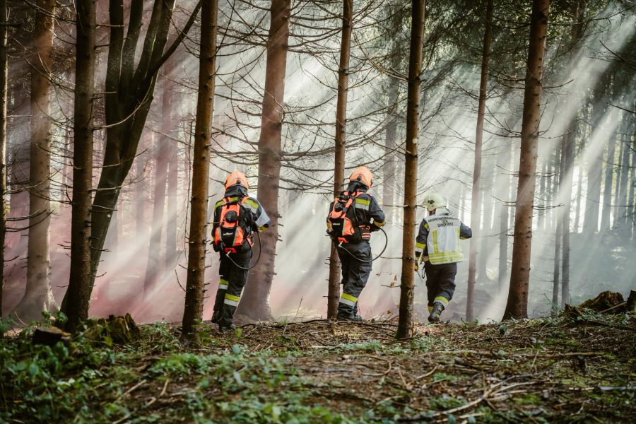 03) Naturgefahren und Klimarisiken in den Fokus rücken